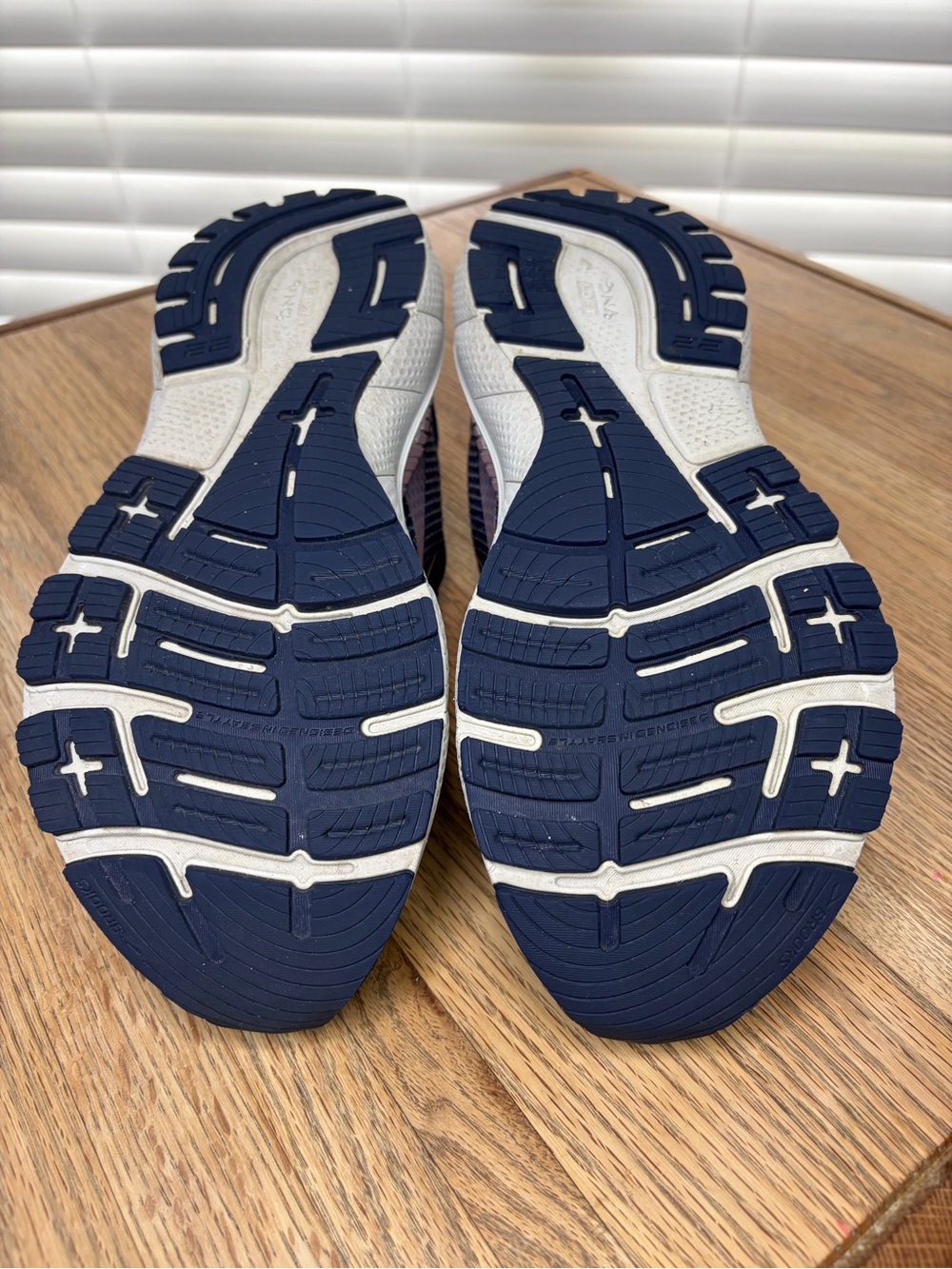 Brooks Adrenaline GTS 22 Women’s Navy and Light Pink Running Sneakers - Picture 10 of 10